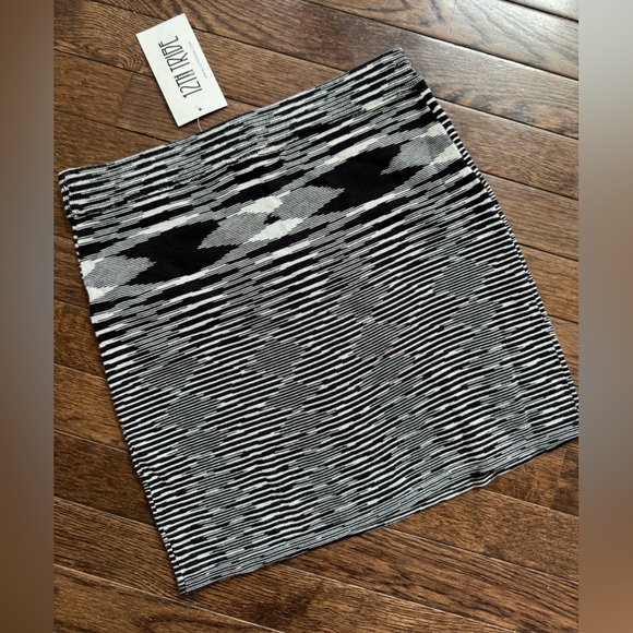 12th Tribe Miracle Stretchy Mini Skirt - Picture 3 of 3